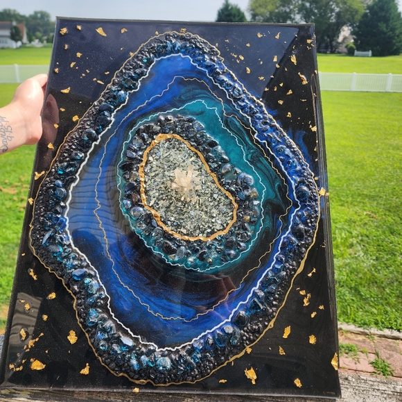 resin geode inspired wall art with real 24k gold flake and crystal quarts - Picture 15 of 17